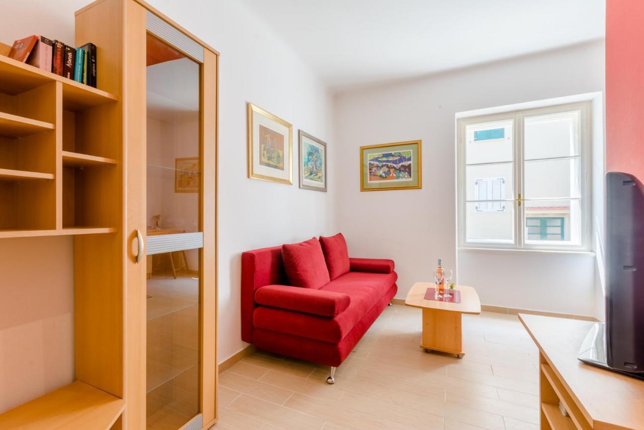 Ruby Apartment *