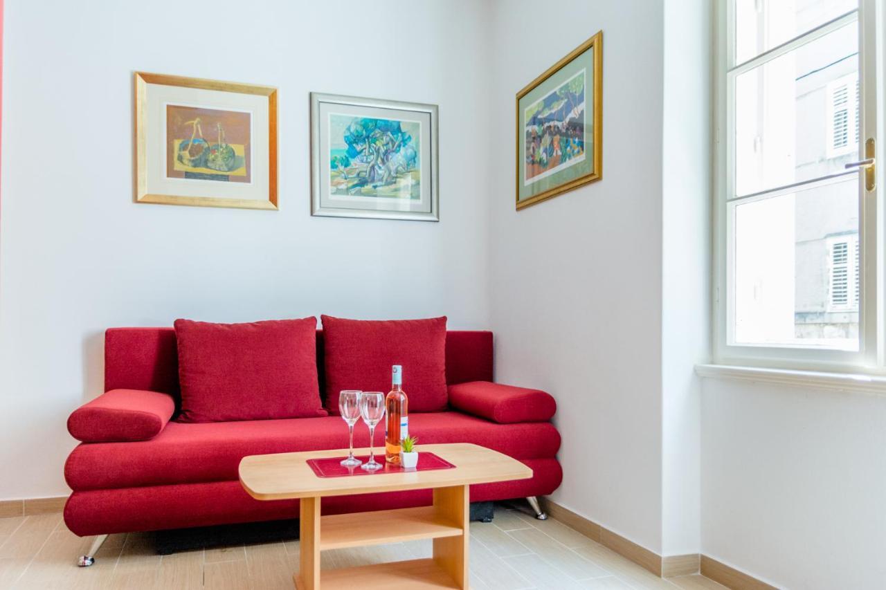 Ruby Apartment *